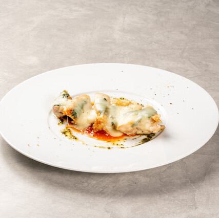 鶏もも 大葉モッツァレラチーズ焼き ～トマトソース～