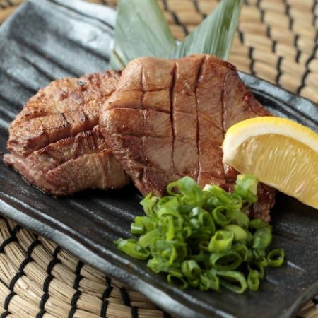 【豪華套餐】2.5小時無限暢飲x 8道菜，包括仙台牛舌和春生菜涮鍋和烤牛舌4,500日元