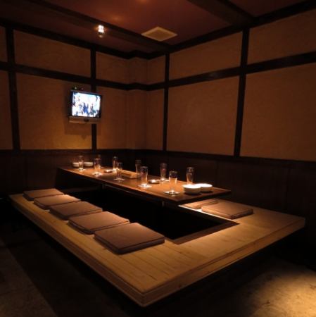 Our restaurant has a sunken tatami room that can accommodate up to 10 people.You can enjoy your meal and drinks while watching sports in front of the monitor!