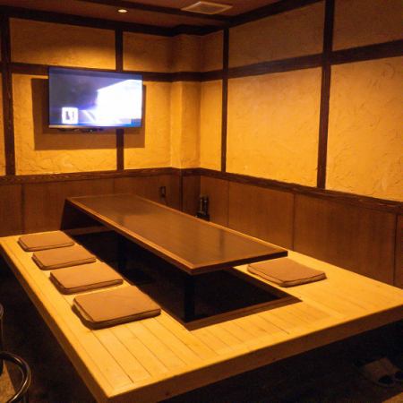 The sunken kotatsu seats allow you to stretch your legs out in comfort.It's perfect for a long, relaxing banquet★It's also great that everyone is gathered around one table so you can see everyone's faces♪◆The restaurant can be rented out for up to 15-60 people◆Perfect for company banquets such as welcome and farewell parties, wedding receptions, and various medium to large-scale banquets! Please feel free to contact us for a consultation.Luxury perks include unlimited karaoke