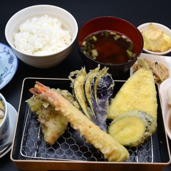 [Meal menu] ■Tempura gozen (comes with chawanmushi and dessert) ■11 items 1980 yen (tax included)