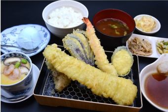 [Meal menu] ■ Conger eel and shrimp tempura meal (comes with chawanmushi and dessert) ■ 11 items 2,310 yen (tax included)