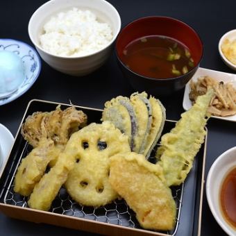 [Meal menu] ■Domestic vegetable tempura meal (comes with chawanmushi and dessert) ■12 items 2,134 yen (tax included)