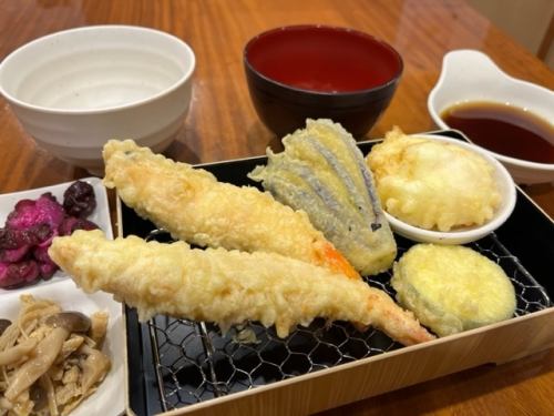 Shrimp tempura rice