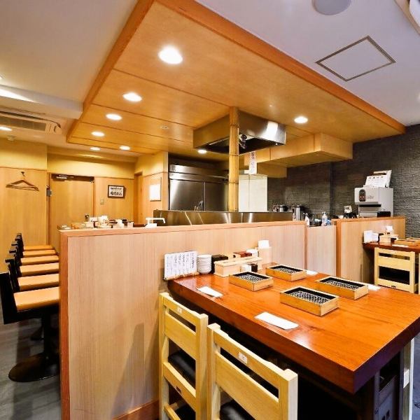 It is [Fukumatsu] that you can pass through the warmth without stretching your shoulders.You can enjoy the sound and scent of tempura by sitting at the counter seat.This is a place where you can soothe the tiredness of the day with tempura and side dishes on your hand.
