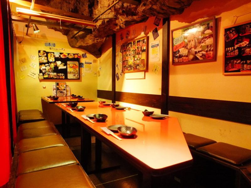 A natural atmosphere in the basement of the city ♪ Creates a hidden space with the image of a cave ♪ There are 5 and a half private rooms (including the tatami room). If you wish to reserve, up to 60 people can be accommodated !!