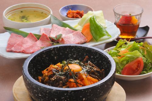 石焼ビビンバと炭火焼肉膳(松)