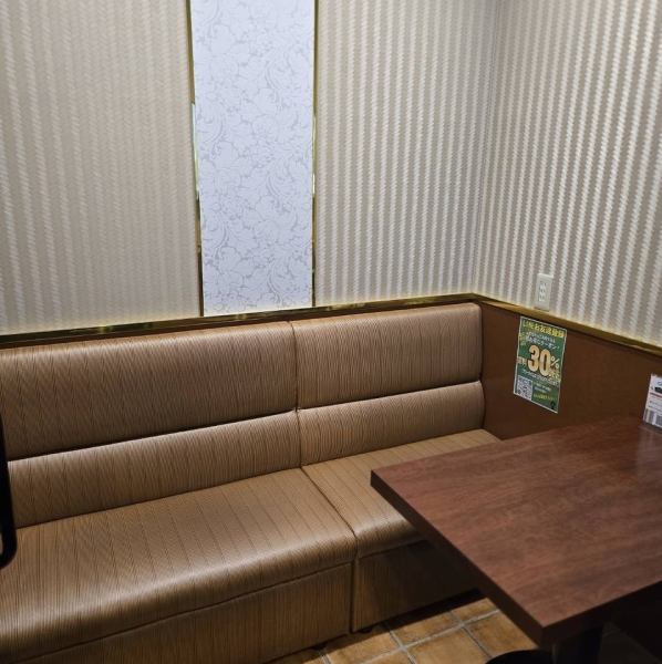 お一人様大歓迎☆女性のお客様もご利用いただくことが多いです！朝5:00まで営業していますので、飲み足りないときや歌いたい時など、お気軽にお立ち寄りください☆