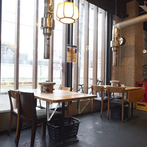 Close to the station and has a calm atmosphere