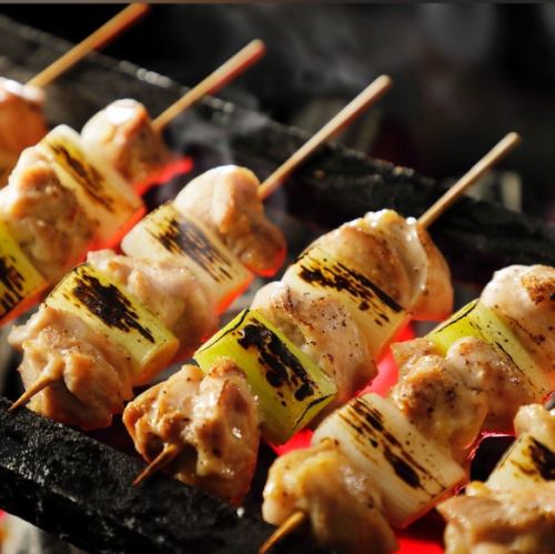【2.5h飲み放題付！炭火焼き鳥食べ放題コース】 金土祝前日2時間制 3990円