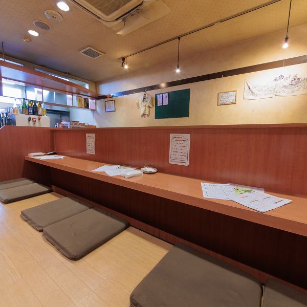 当店のカウンター席は掘りごたつ！カウンターの席は落ち着かない、、と思われているお客様でも安心してご利用いただけます！デートでのご利用にもピッタリです♪もちろんおひとりさまでのご利用も大歓迎！