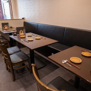 <Table seating (for 4 people)> Also available for ladies' parties and families.