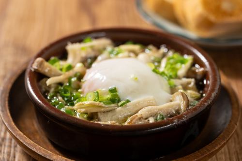 Mushroom and soft-boiled egg ajillo