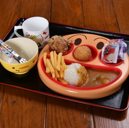 我们提供受儿童喜爱的包含饮料的套餐。