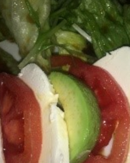 アボカドクリームチーズカプレーゼ