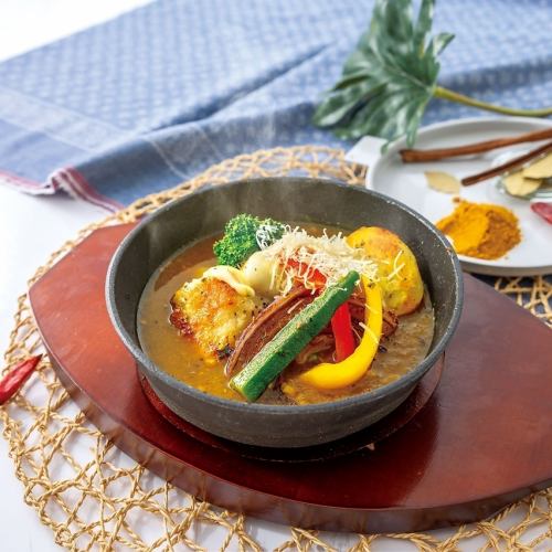 グリルチキンと夏野菜のスープカレードリア