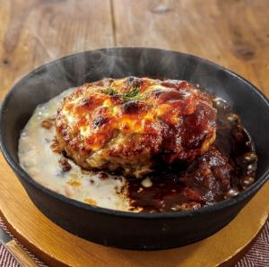 2種ソースのハンバーグドリア