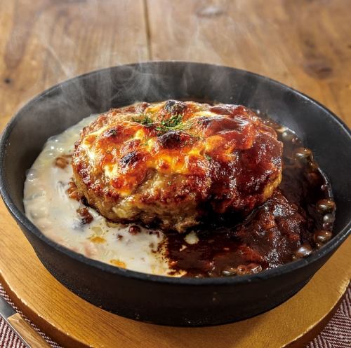 2種ソースのハンバーグドリア