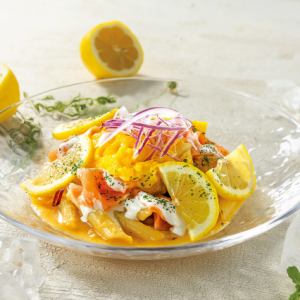 Cold short pasta with soft-boiled eggs and marinated salmon in lemon sauce