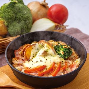 Hokkaido potato and colorful vegetable raclette cheese doria
