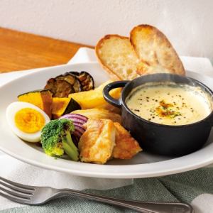 Cheese fondue with plenty of melting cheese