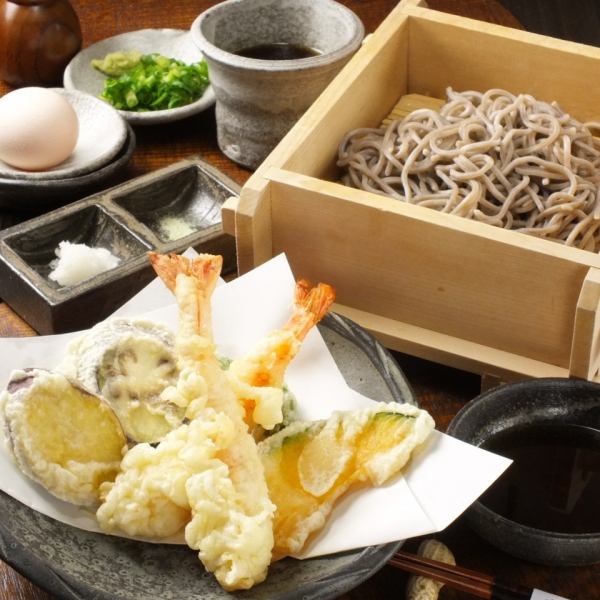 Assorted gorge seiro (pine) and tempura