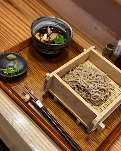 鴨つけめん（1,460円）＋天ぷらの盛り合わせ（990円）で贅沢ランチ！いかがですか？
ご家族連れや観光ついでにでも。
阪神御影駅周辺でビルに囲まれながらも黒竹などの自然に囲まれた静かな雰囲気でお楽しみいただけます😊️

#兵庫県 #神戸市 #東灘区 #阪神御影駅北側 #御影坂 #そば処 #御影 #峡洛 #阪神御影 #そば処御影峡洛 #神戸ランチ #東灘ランチ #御影ランチ #御影ランチで峡洛の蕎麦