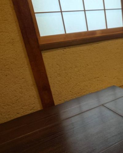 お昼過ぎのひととき、如何お過ごしですか？
このお天気のせいというわけではありませんが、午前中にもお知らせしましたとおり、いつもの静岡県有東木のワサビが不作のため、しばらく長野県安曇野産のワサビをご提供することになりました。
どちらも良いワサビなので変わらず御愛顧くださいませ。

まだまだ知られていないのか分かりませんが、峡洛は昼過ぎから喫茶営業も引き続きしておりまして、中の人の大好きなチョイスなクッキーはありませんが、各種ソフトドリンクに加え、珈琲、紅茶、ケーキなども出現します。よろしければ峡洛でゆっくり過ごしていただければ幸いです。

#兵庫県 #神戸市 #東灘区 #阪神御影駅北側 #御影坂 #そば処 #御影 #峡洛 #御影喫茶 #リラックスタイム #阪神御影 #そば処御影峡洛