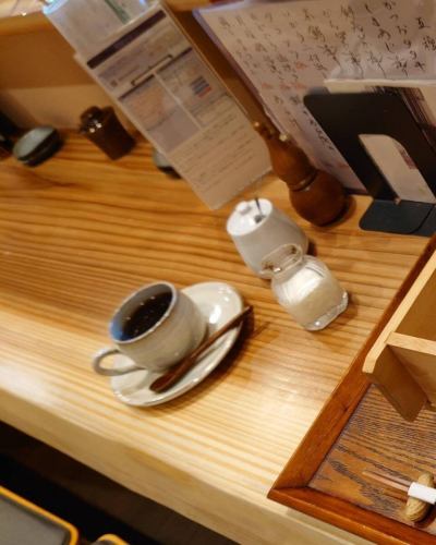 昼のまったりとした時間、如何お過ごしですか？
ほっとする時間帯、ゆっくりできるところがないかなぁと思ったら是非峡洛に。
珈琲屋さんから入れている豆を挽いて作るコーヒーから、なかなかの香りのフレーバーティー等そろえております。

もちろん蕎麦屋なのでお蕎麦もお昼過ぎもしておりますよ😊️
小腹が空いたらミニサイズで！

#阪神御影駅北側 #御影坂 #そば処御影峡洛 #御影喫茶