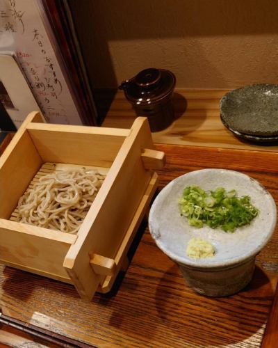 昼のまったりとした時間、如何お過ごしですか？
ほっとする時間帯、ゆっくりできるところがないかなぁと思ったら是非峡洛に。
珈琲屋さんから入れている豆を挽いて作るコーヒーから、なかなかの香りのフレーバーティー等そろえております。

もちろん蕎麦屋なのでお蕎麦もお昼過ぎもしておりますよ😊️
小腹が空いたらミニサイズで！

#阪神御影駅北側 #御影坂 #そば処御影峡洛 #御影喫茶