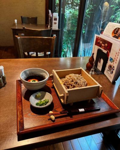 ☀️ 6月18日，阳光明媚，我们去了荞麦面店“御影京乐”！
山药泥荞麦面（980日元）有山药的味道，很清爽🍴
您可以从阳台座位欣赏黑竹园。
在下沉式被炉吧台享受奢华！

#御影午餐 #御影中町荞麦面 #神户荞麦面
#御影午餐的京乐荞麦面#阪神御影站北侧#御影坂