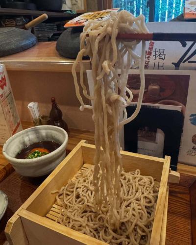 荞麦面店“御影京乐”的假日夜晚。荞麦面的香味和日本的氛围将使您的周日成为一个特殊的时刻。今天营业！快来神户御影品尝我们爽滑的荞麦面吧。🥢🌿

#荞麦面餐厅 Mikagekyoraku #Mikage 晚餐 #神户美食 #Mikage #日本空间
#京乐的御影晚餐

📍兵库县神户市东滩区御影中町1-17-9
开放时间：周一至周三、周五至周日（周二闭馆）
预订方式：电话或在线预订