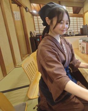 お盆の夜、そば処 御