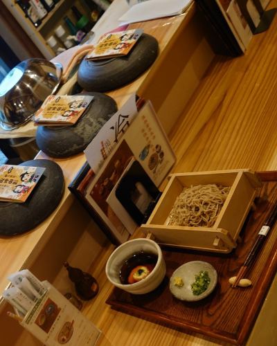 ☀️ 8/13連休明けスタート！
とろろそば（980円）は大和芋で涼やか🍃 
カウンターでリラックス、店舗看板で簡単発見！
べっぴんこうべ（1,500円）も✨ 

#御影ランチ #MikageNakamachiSoba #KobeSoba 
#御影ランチで峡洛の蕎麦 #阪神御影駅北側 #御影坂