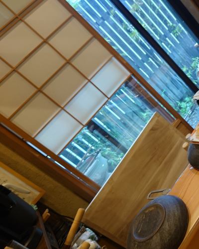 そば処御影峡洛で夏の喫茶時間を涼やかに🍧✨ 
掘りごたつカウンターで味わうとろろそばやイチゴのかき氷（通常お試し価格990円、そば注文でミニ440円）の鮮やかな赤！
デートや友人と和の空間でリラックス。
そばとセットでお得に！今すぐ電話かホームページ等で予約📩 

#そば処御影峡洛 #かき氷 #御影かき氷 #喫茶時間 #夏の涼 
#阪神御影駅北側 #御影坂