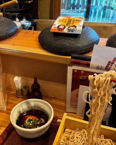 ☀️ 8/28ランチタイム！とろろそば（980円）はカウンターで箸上げの滑らかさ🍃 
紅白かけそば（1,200円）は縁側席で季節感を満喫✨ 
べっぴんこうべ（1,500円）も！

#御影ランチ #MikageNakamachiSoba #KobeSoba 
#阪神御影駅北側 #御影坂 #そば処御影峡洛 
#御影ランチで峡洛の蕎麦