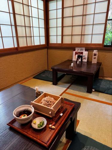 ☀️ 9月3日午餐開始營業!在充滿氣氛的榻榻米包廂裡享用山藥泥蕎麥麵(980日圓)。 🍃在吧台享用奢華的鴨肉蕎麥麵(1460日圓)吧!
#禦影午餐 #禦影中町蕎麥麵 #神戶蕎麥麵
#阪神禦影站北側#禦影坂#蕎麥面餐廳禦影京樂#阪神禦影
#Mikage 午餐的京樂蕎麥麵