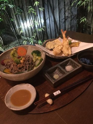 Mikagekyo Raku from now

Sipping Kubota at the counter
Crispy assorted tempura served on the veranda
Steamed vegetable salad soba noodles are hearty and healthy

Winter Afternoon to Night
Please relax and enjoy your stay.

21:00 Last order Open all day until soba is sold out

#MikageKoraku #Kubota #Tempura #SteamedVegetableSaladSoba #VerandaDinner #MikageNakamachiSoba #MikageDinner
#Dinner at Mikage Kyoraku #North side of Hanshin Mikage Station #Mikagezaka