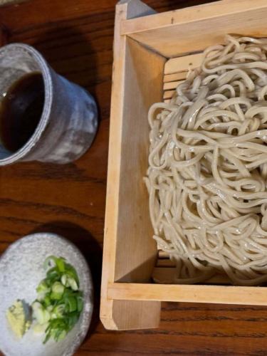 十日えびすの1日目、よいえびす。
行かれた方はお疲れ様でした。
これから行かれる方はお気をつけて。

どちら様もひととおり終わられてほっと一息に
当店でゆっくりお蕎麦やお酒はいかがですか？

酒屋オススメの芋焼酎 金峰を始め、蕎麦焼酎や黒糖焼酎、
店主がオススメの久保田 千壽、なかでも純米吟醸は
リーズナブルで格別です。
ぜひ、蕎麦をアテにお試しくださいね😊️

#阪神御影 #そば処御影峡洛 #御影ディナー 
#御影ディナーも峡洛で #御影坂