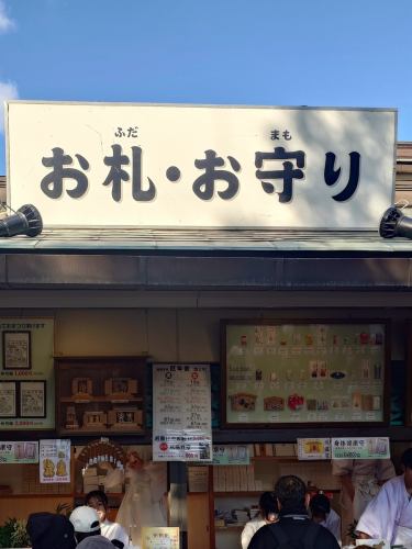 皆さんはもう十日えびす行ってきましたか？
今日はよいえびすですね。
明日あさってと混みそうなので本日行ってきました。

笹とか買ったら、真っ直ぐ目的地まで帰らないといけないとか。
本当かどうかわかりませんが、
それまでに食べたり呑んだりしないといけなくなっちゃいますね。
しっかり帰った皆さんはおつかれ休めに、
蕎麦屋でお茶でもしませんか？

中の人も混んでなかったとはばたんきゅーデス。
珈琲屋さんの豆を使った珈琲や、香り高い紅茶も置いてますので
気が向いたらお越しになってくださいね😊️

#阪神御影駅北側 #御影坂 #そば処御影峡洛 #御影喫茶 
#十日えびす