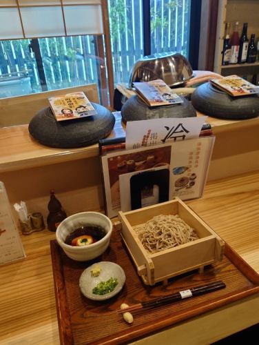 新年伊始的頭三天已經過去，大家過得怎麼樣？
我們店生意清淡，但今天天氣晴朗，
我們正常營業。

如果您喜歡，請隨意使用😊️

#阪神禦影站北側 #阪神禦影 #禦影坂 #蕎麥麵餐廳禦影京樂
#禦影午餐