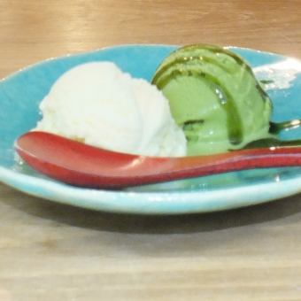 Matcha and vanilla ice cream