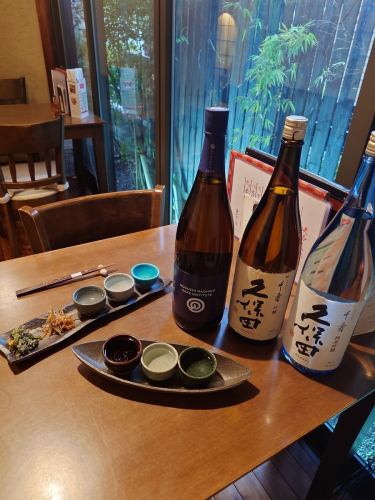 本日から2月23日まで、阪神御影商店会主催の
阪神御影グルメ&スイーツめぐり開催です。
当店では大きな声で言えませんが、
日本酒三種飲みくらべを990円でご提供します。
蕎麦ご注文の方は880円です。

これだけ見たらたいしたことないとなるかもしれませんが…。
たぶん、当店のレパートリーみたいなのが
お気に召す方はお得だと思いますのでご利用ください☺️

パンフレットをご提示いただきますので参加店舗（当店含む）か
阪神御影駅前郵便局前の公衆電話横等でご用意くださいませ。

#阪神御影駅北側 #御影坂 #そば処御影峡洛 
#御影グルスイ #阪神御影グルメアンドスイーツめぐり