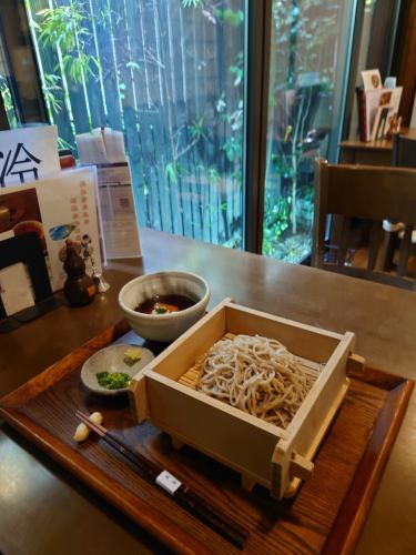 正月からもう半月ですね。
とんど焼きで灰をそれぞれ置いてきました。
正月も何かと忙しいですね。

一段落したらとろろそばでもいかがですか？
この時間からは珈琲や紅茶などもあったりします。
是非ご利用くださいね😊️

#阪神御影駅北側 #御影坂 #そば処御影峡洛