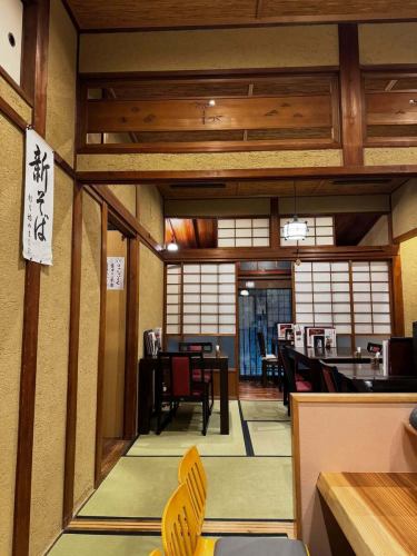Today's remaining good fortune was that it was a very windy day.🌀️
There was also some snow in Kyoraku.

You need to stop watering plants that are constantly being watered.

It's such a cold night,
We look forward to welcoming you all warmly.

#North side of Hanshin Mikage Station #Mikagesaka #Soba Restaurant Mikagekyoraku
#MikageDinner #MikageDinnerAlsoAtKyoraku