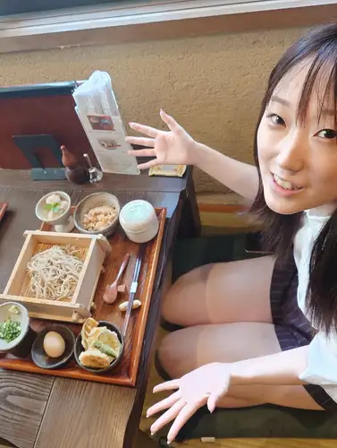 この何日かの雨もかろうじてあがってホッとしますね🌥️

そんなホッとする日にゆっくりお蕎麦などいかがですか？
雨上がりのジメッとしたところの払拭にもりそばやざるそば。
おなかがすいていれば峡洛ご膳で蒸したお蕎麦を冷たいつゆで。
ご膳は他のお蕎麦と差額で変更可能ですから
ご希望の際は従業員まで😊️

お車でのお越しは新型精算機のTimesに対応しておりますので
ご来店前に精算機で駐車証明書をおとりの上ご来店ください。
3,000円以上のご利用で220円分駐車サービス券
5,000円以上のご利用で440円分駐車サービス券
を駐車証明書とお引換にお渡しします🚘️

街の喧騒から離れてゆっくりくつろいで☆

#阪神御影 #御影坂 #御影ランチで峡洛の蕎麦 
#そば処御影峡洛 #峡洛ご膳