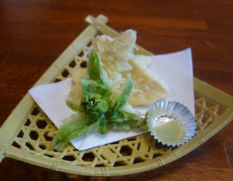 Tempura of bamboo shoots and cod sprouts