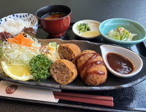 令和７年  ７月替わり【メンチかつ定食】
