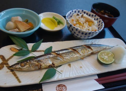 [Seasonal set meal] Grilled saury set meal
