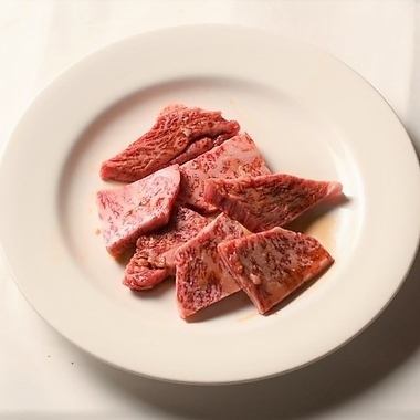 当店一番人気！『上カルビ』上質なお肉をリーズナブルに♪食べ応えのある一品！ぜひ一度ご賞味ください！